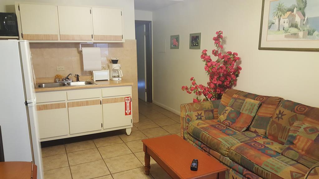 Sunset Gardens Guesthouse Contant  Екстер'єр фото